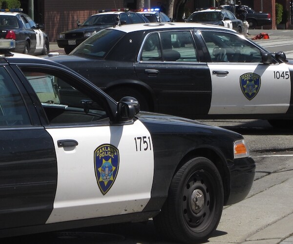 police cars in oakland california