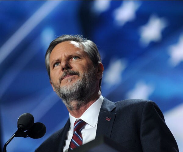 Poll: Pastors Should Not Preach Politics