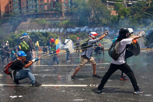 Dozens Hurt, 1 Dead in Violent Day of Protests in Venezuela