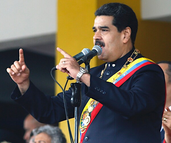 Pro-Maduro Mob Attacks Opposition Lawmakers in Venezuela