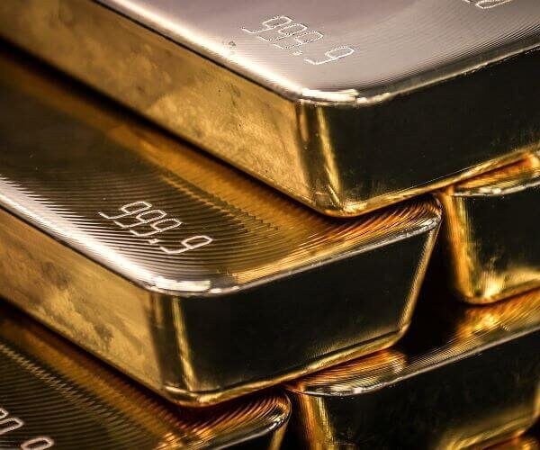 Gold Flirts With $2,000 as Banking Worries Resurface