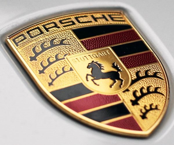 Porsche Flat at Close After Landmark $72 Billion IPO