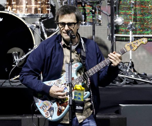 rivers cuomo of weezer performing