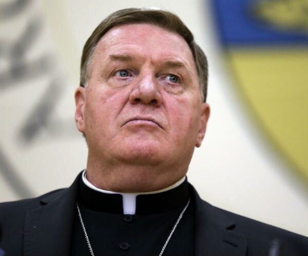 US Cardinal Sees Challenging 4 Years with Trump on Refugees