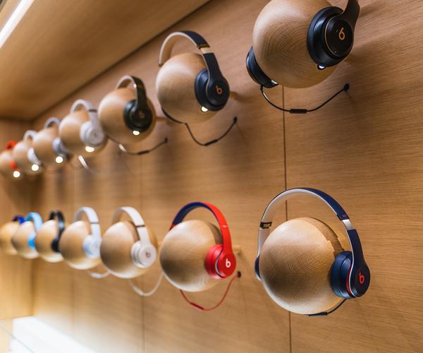 Apple, Amazon Offices Raided in Italy Over Beats Headphone Sales