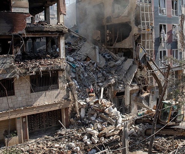 Reuters: Iran's Economy on Brink of Collapse