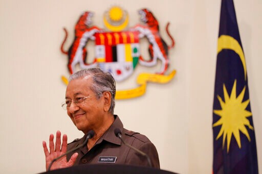 Mahathir Says Chinese Contractor Will Help Run New Rail Link