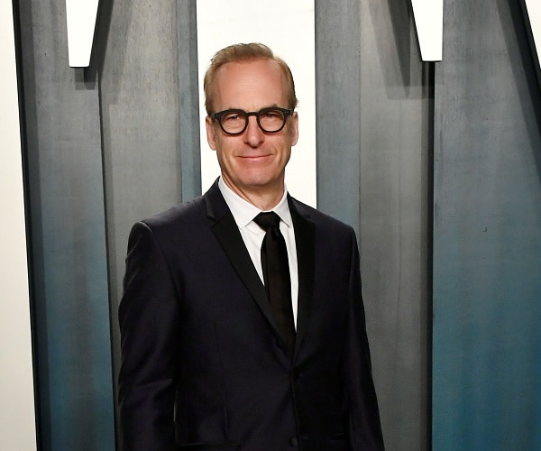 bob odenkirk arrives at oscar party