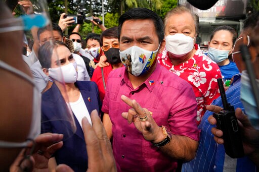 Pacquiao Files Bid for Presidency as Philippine Race Heats