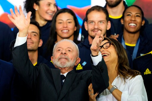 Brazil's Lula Praises Olympic Athletes at Presidential Palace