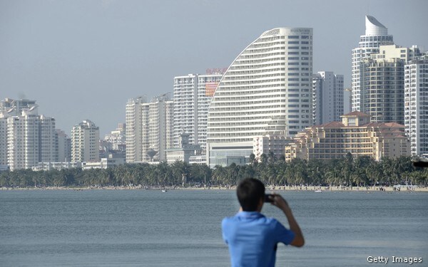 China Tropical Island Lures Rich Homebuyers Fleeing Smog