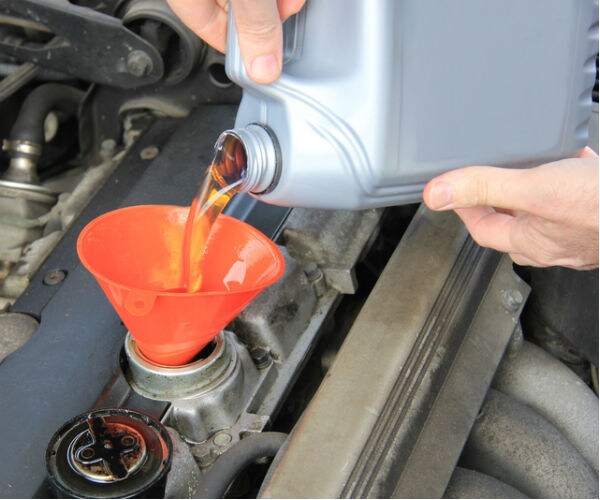 Oil Drops Most in Three Weeks Amid Falling Equities, Output Jump