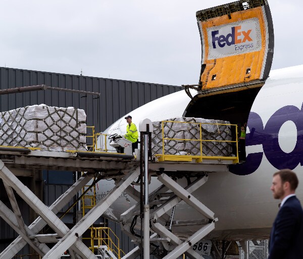 Jill Biden, Murthy Welcome 2nd Mass Delivery of Baby Formula