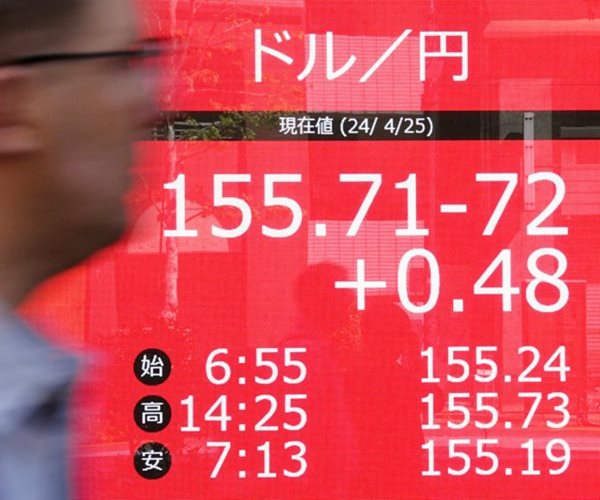 Global Stocks Mixed After Wall St Edges to More Records