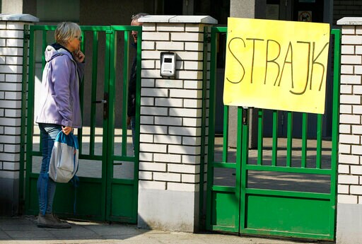 Polish Teachers Go on Strike over Pay, Canceling Classes