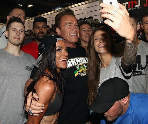 Schwarzenegger Challenges Trump to Join Green Energy Efforts