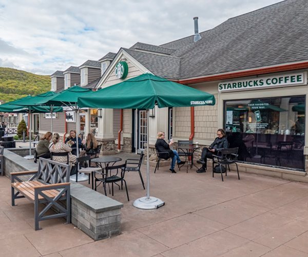 Starbucks Sales Rise on 'Affordable Luxury' Demand