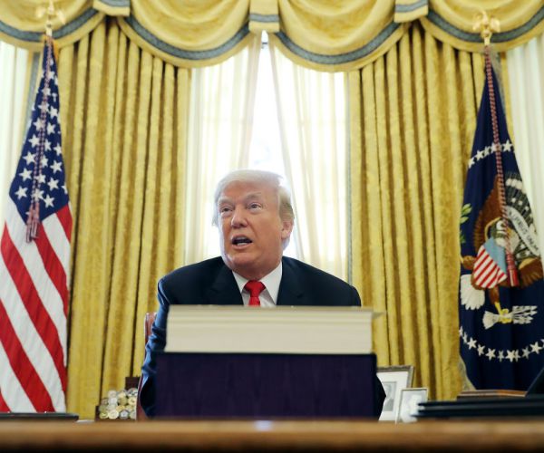 Adviser: Trump Confident in FBI Director Despite Attacks