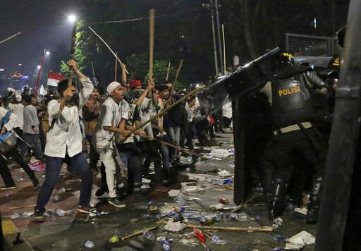 Police Say 1 Dead, 7 Injured in Indonesia Clashes