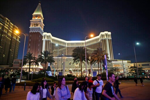 Macao Streets Empty after Casinos Shut to Fight Outbreak