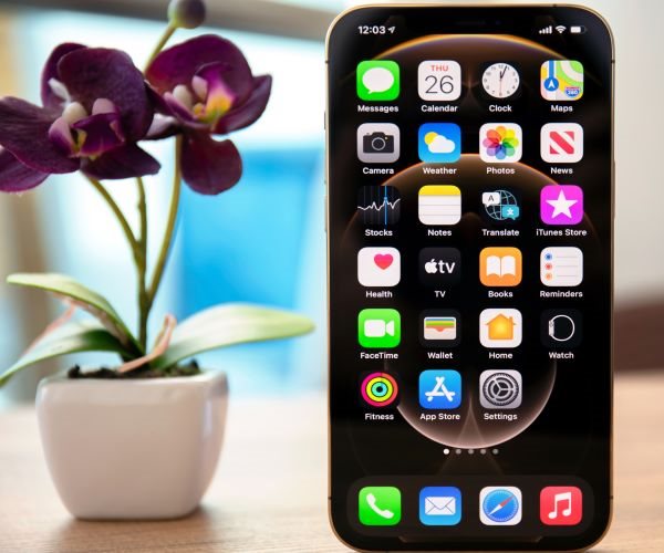 iPhone Shipments Sag Under China Disruptions