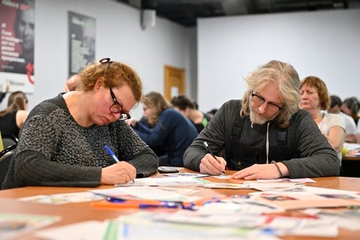 With Dissent Stifled, Some Russians Help Political Prisoners by Writing Them Letters of Support