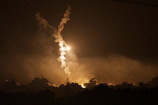 Live Updates | Israeli Strikes Hit near Gaza City Hospitals as More Palestinians Flee South