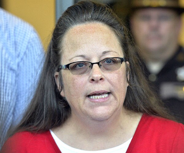 Newsmax TV Panel Discusses Kim Davis Visit With Pope