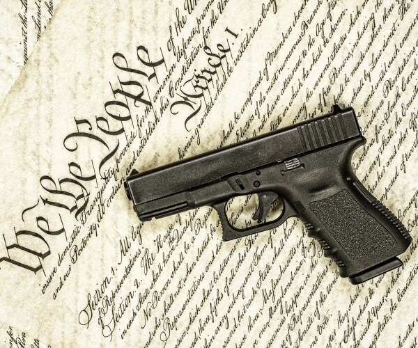 2nd amendment constitution with gun