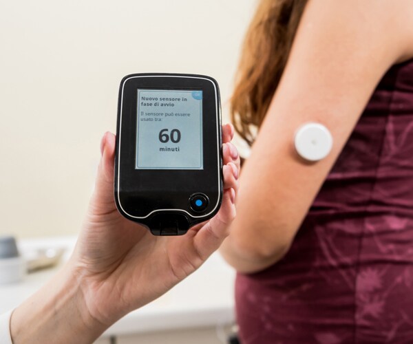 a device to measure blood glucose levels