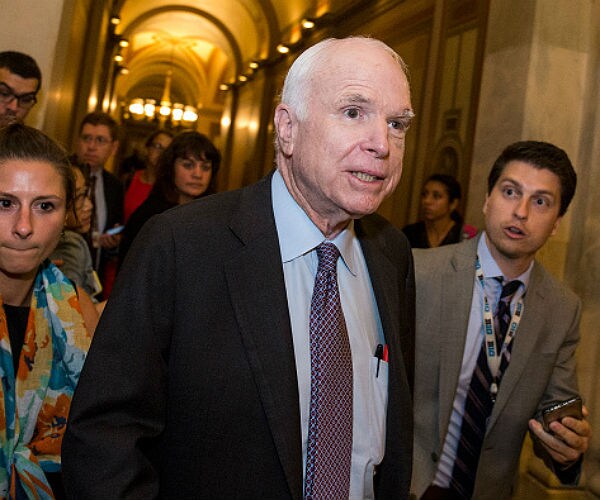 House Overwhelmingly Backs Intelligence Bill