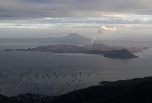 Philippine Volcano Life-threatening Despite 'seeming Lull'