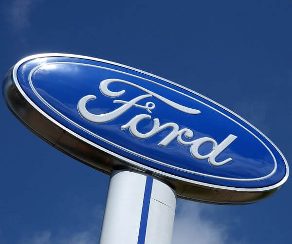 Ford Taps Apple Exec to Build Hands-Free Driving