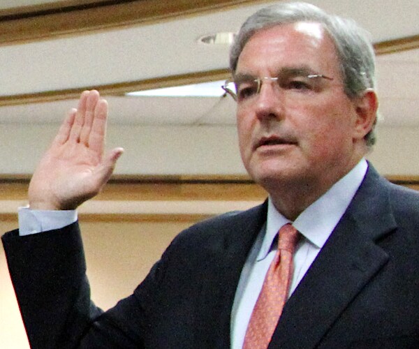 el paso mayor dee margo raises his right hand during an oath of swearing in