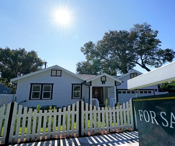 Falling Rates Offer Scant Shelter From Property Storm