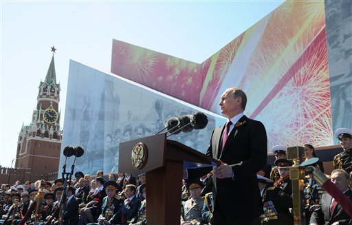 On Victory Day, Putin Calls for Non-bloc Security