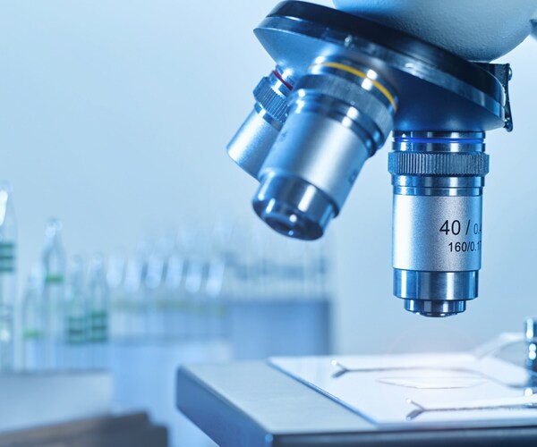 a microscope in a lab