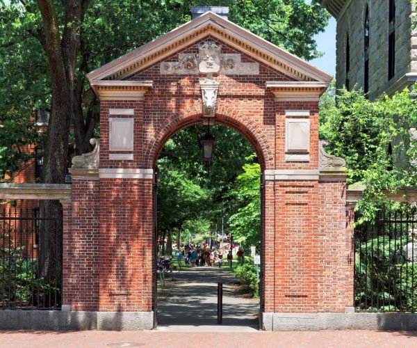 Harvard's Fox Club Boots Women, Reverts to All-Male Membership