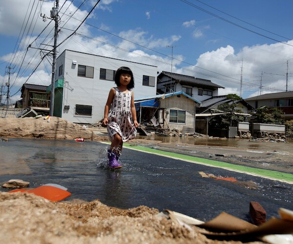 Japan Floods Toll Reaches 176 Deaths, Prime Minister Visits Evacuees