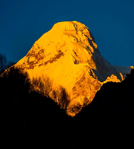 Indian Ground Team Looking for Climbers' Bodies in Himalayas