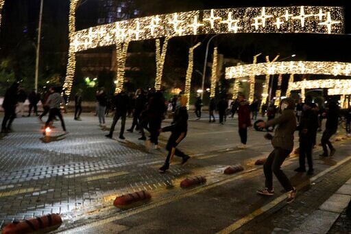 Protest in Northern Albanian City Leaves 1 Officer Injured