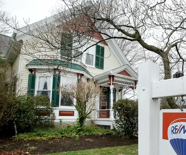 30-Year Mortgages Hover Near 3-Year Low