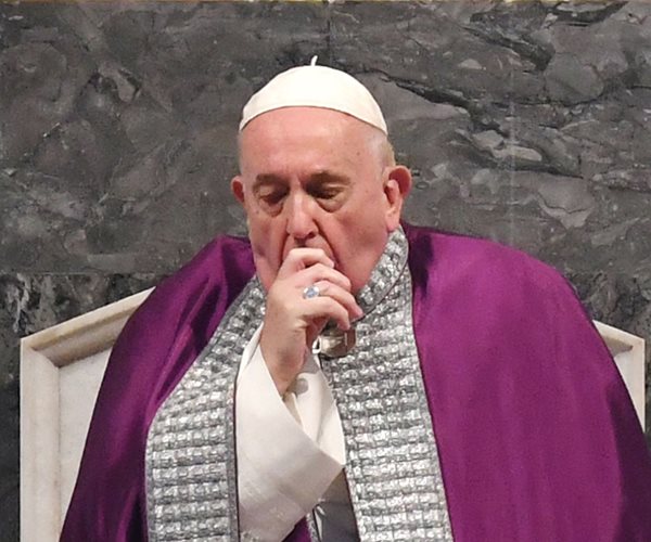 Report: Pope Tests Negative for Coronavirus