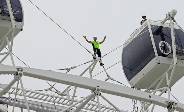 Nik Wallenda's Ferris Wheel Stunt: Daredevil Walks Revolving Orlando Eye