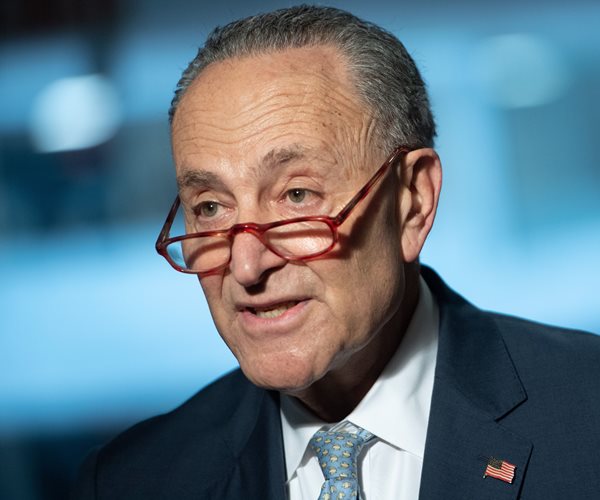 Schumer Proposes $25,000 'Heroes' Pay for Frontline Workers 