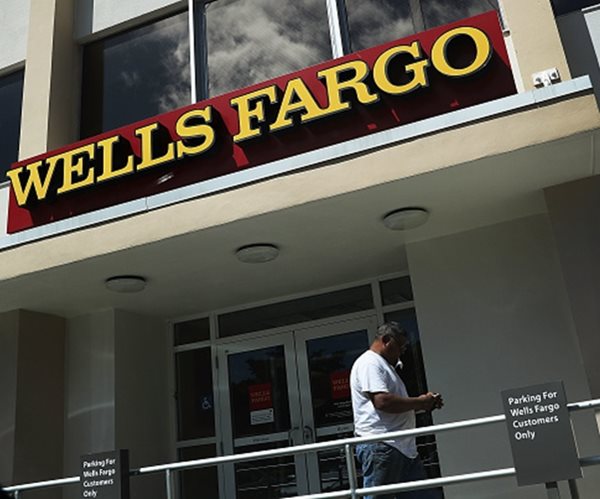 Buffett Selling Some Wells Fargo Shares to Dodge Fed Regulations