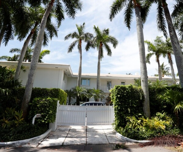 jeffrey epsteins beachfront mansion