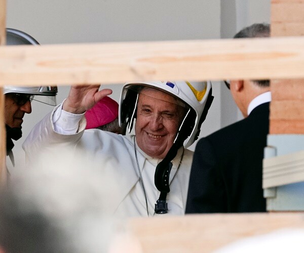 Pope Dons Helmet to Enter Earthquake-Hit Cathedral in Italy