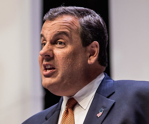 Chris Christie Apologizes for Loud Speech That Got Him Booted From Amtrak Quiet Car