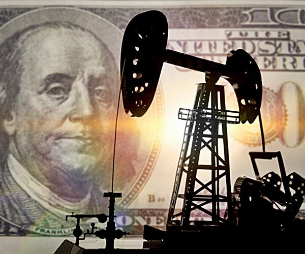 Wall Street Strategist: Biggest Oil ETF Could Go 'Lights Out'